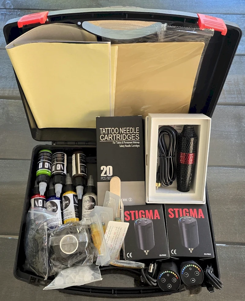 Optional tattoo equipment set in its carry case